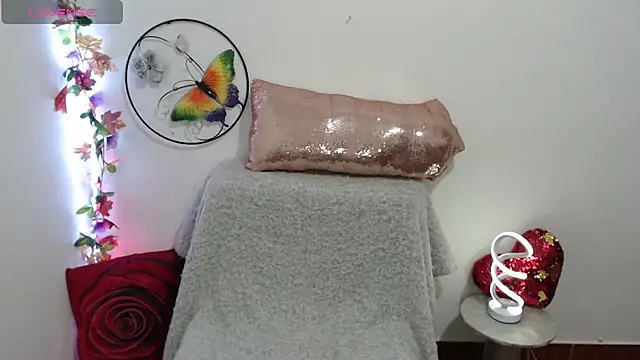 Snapshot of yourhornyjuliettee chatting on October 2025 11:14:01 PM yourhornyjuliettee online show from October 2025 11:14:01 PM