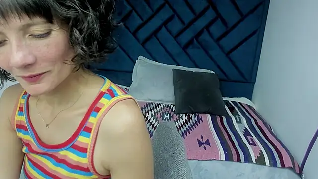 Valery More   online show from October 2025 07:07:02 PM