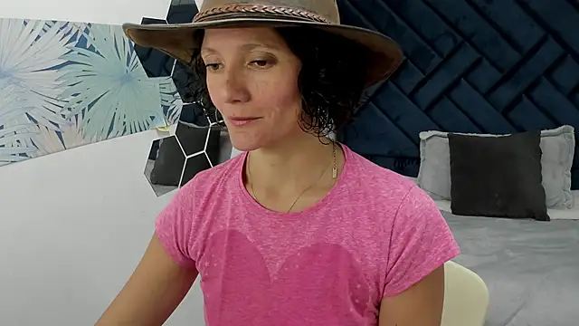 Valery More   online show from November 2025 12:37:01 PM