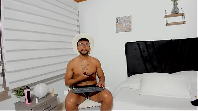 Taylormaccurdy  online show from September 2025 02:55:01 PM