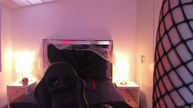 Snapshot of SusanVilla chatting on October 2025 12:06:01 PM SusanVilla online show from October 2025 12:06:01 PM