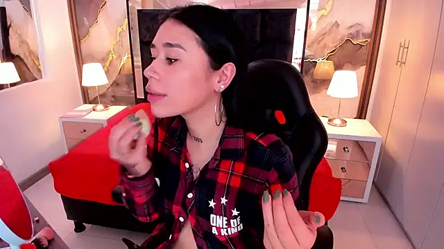 Snapshot of SusanVilla chatting on November 2025 07:37:02 PM SusanVilla online show from November 2025 07:37:02 PM