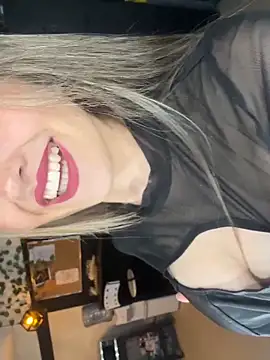 Snapshot of Miia_Millerr chatting on November 2025 02:55:02 AM Miia Millerr online show from November 2025 02:55:02 AM