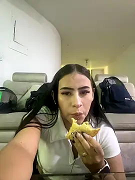 Snapshot of Scarlett_Kiiss chatting on November 2025 09:11:01 AM Scarlett Kiiss online show from November 2025 09:11:01 AM