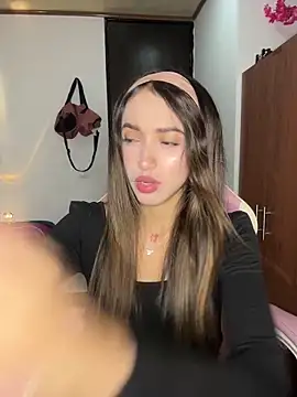 Snapshot of lunaa_kiss19 chatting on October 2025 01:47:01 AM lunaa kiss19 online show from October 2025 01:47:01 AM