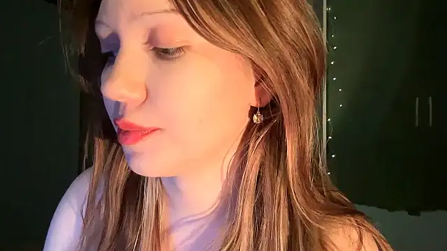 Snapshot of EmiIyKitty chatting on October 2025 08:13:02 PM EmiIyKitty online show from October 2025 08:13:02 PM