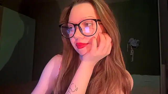 Snapshot of EmiIyKitty chatting on November 2025 07:49:02 PM EmiIyKitty online show from November 2025 07:49:02 PM