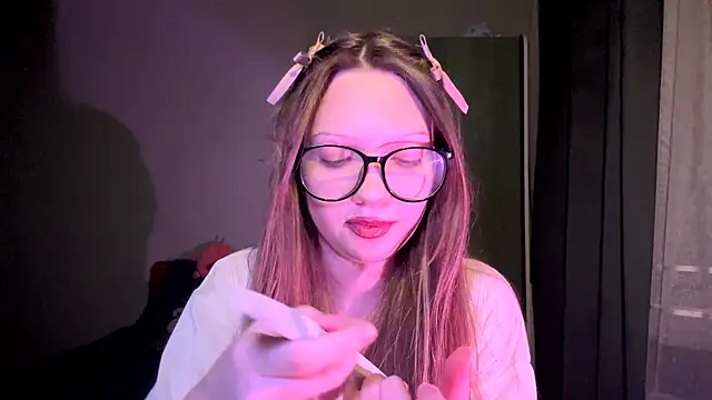 Snapshot of EmiIyKitty chatting on November 2025 07:46:01 PM EmiIyKitty online show from November 2025 07:46:01 PM