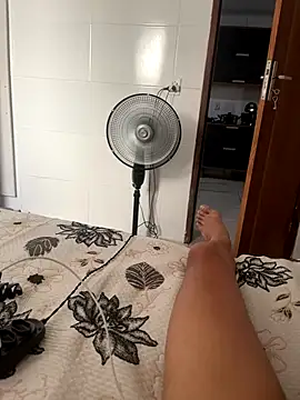 Snapshot of MCLZK chatting on November 2025 05:36:02 PM MCLZK online show from November 2025 05:36:02 PM