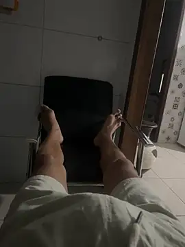 Snapshot of MCLZK chatting on November 2025 09:25:02 PM MCLZK online show from November 2025 09:25:02 PM