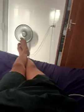 Snapshot of MCLZK chatting on November 2025 06:19:02 PM MCLZK online show from November 2025 06:19:02 PM