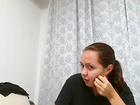 Snapshot of CamillaHessel chatting on October 2025 10:40:02 PM CamillaHessel online show from October 2025 10:40:02 PM