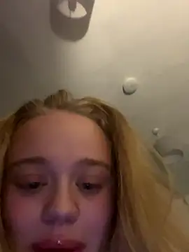 Snapshot of LilyPopsxx chatting on September 2025 06:35:01 PM LilyPopsxx online show from September 2025 06:35:01 PM