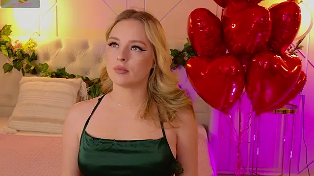 Snapshot of EllyLinn chatting on February 2026 05:19:02 PM EllyLinn online show from February 2026 05:19:02 PM