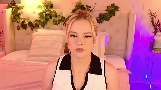 Snapshot of EllyLinn chatting on March 2026 05:08:01 PM EllyLinn online show from March 2026 05:08:01 PM