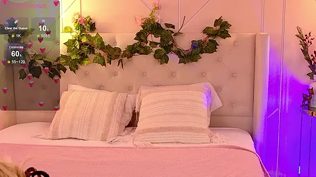 Snapshot of EllyLinn chatting on March 2026 05:19:01 PM EllyLinn online show from March 2026 05:19:01 PM