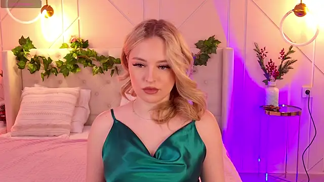 Snapshot of EllyLinn chatting on March 2026 05:17:02 PM EllyLinn online show from March 2026 05:17:02 PM