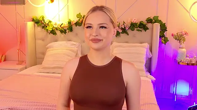 Snapshot of EllyLinn chatting on March 2026 05:06:01 PM EllyLinn online show from March 2026 05:06:01 PM