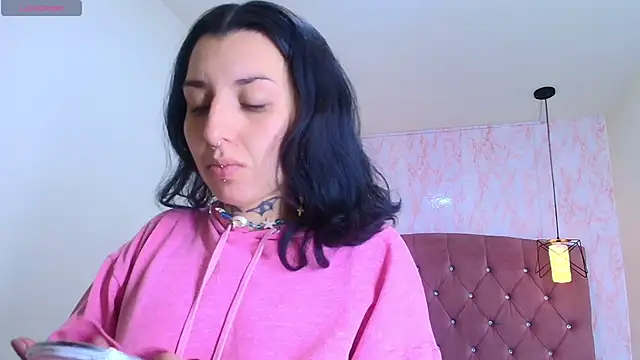 Snapshot of Iris__77 chatting on October 2025 06:19:02 PM Iris 77 online show from October 2025 06:19:02 PM