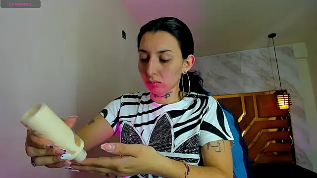 Snapshot of Iris__77 chatting on November 2025 02:34:01 AM Iris 77 online show from November 2025 02:34:01 AM