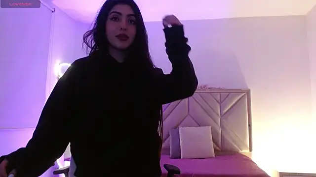 Ixchel tay online show from November 2025 03:20:01 AM