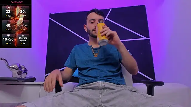 Snapshot of VynnyBlacke_ chatting on October 2025 08:20:02 PM VynnyBlacke online show from October 2025 08:20:02 PM