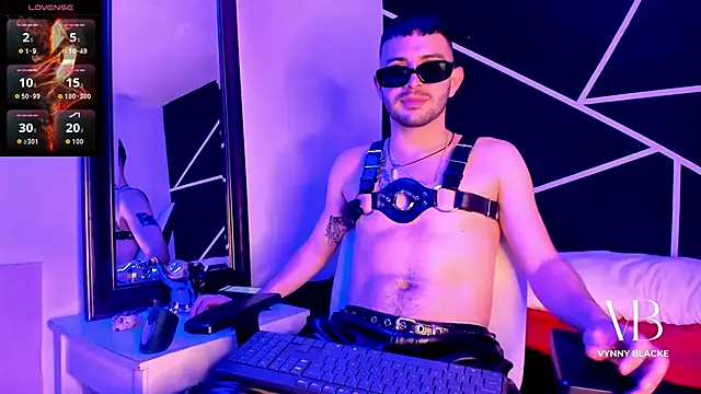 Snapshot of VynnyBlacke_ chatting on October 2025 10:26:02 PM VynnyBlacke online show from October 2025 10:26:02 PM