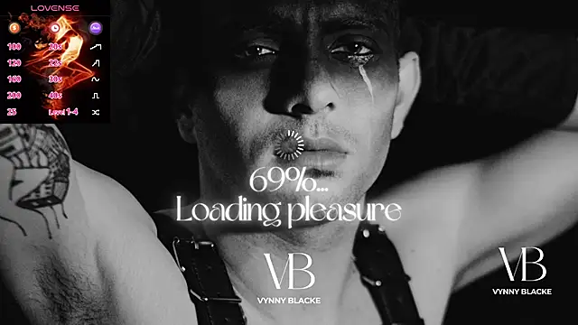 Snapshot of VynnyBlacke_ chatting on October 2025 08:42:01 PM VynnyBlacke online show from October 2025 08:42:01 PM