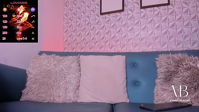 Snapshot of VynnyBlacke_ chatting on November 2025 08:10:01 PM VynnyBlacke online show from November 2025 08:10:01 PM