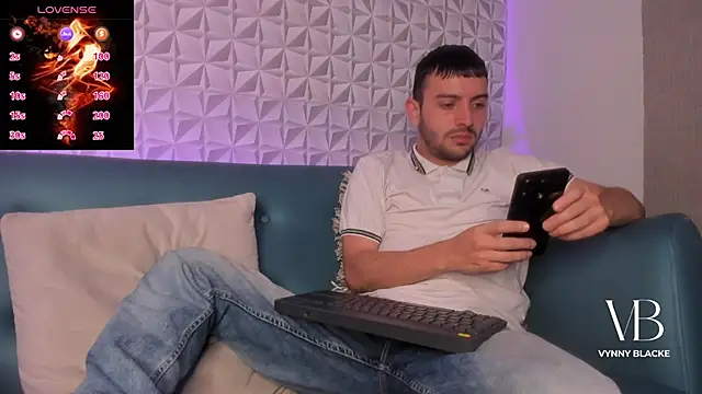 Snapshot of VynnyBlacke_ chatting on November 2025 07:24:02 PM VynnyBlacke online show from November 2025 07:24:02 PM