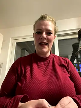 Curvyveri93 online show from October 2025 06:39:01 PM