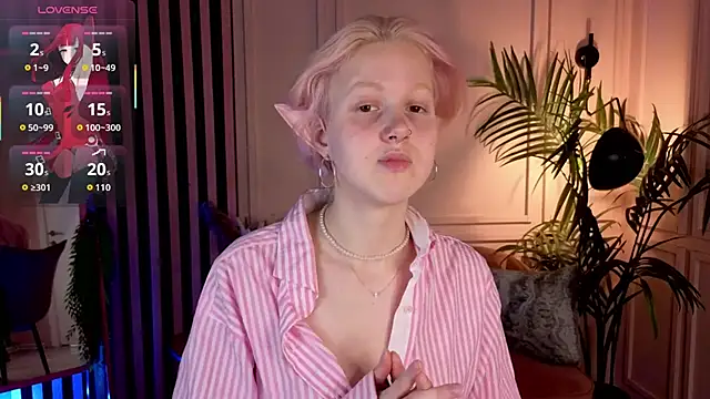 Snapshot of luna_son chatting on November 2025 09:59:01 PM luna son online show from November 2025 09:59:01 PM