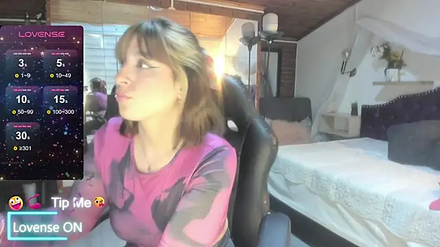 sophialyh 1 online show from April 2026 01:09:02 PM