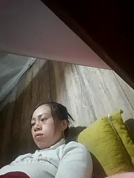 Snapshot of Tuyet_xx chatting on November 2025 10:52:01 PM Tuyet xx online show from November 2025 10:52:01 PM