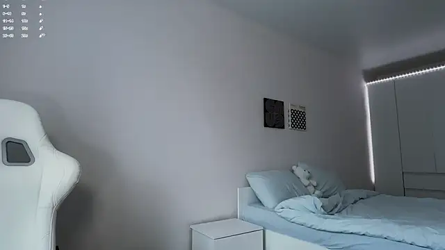 Snapshot of monnymoon chatting on November 2025 05:40:02 AM monnymoon online show from November 2025 05:40:02 AM