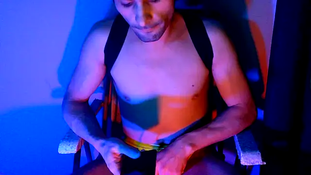 Snapshot of highinhtxx chatting on November 2025 03:03:02 PM highinhtxx online show from November 2025 03:03:02 PM