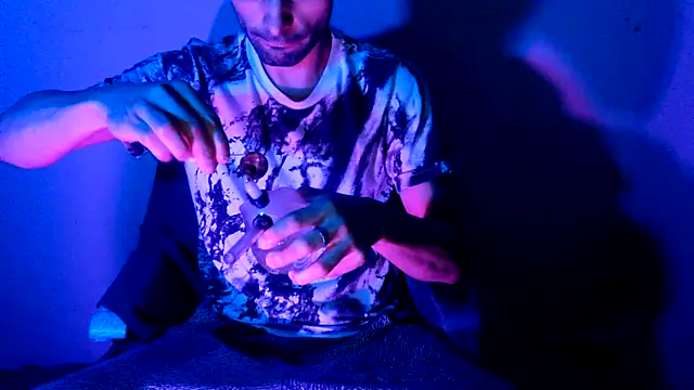 Snapshot of highinhtxx chatting on November 2025 01:26:02 AM highinhtxx online show from November 2025 01:26:02 AM