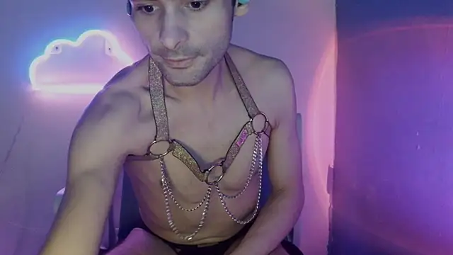 highinhtxx online show from June 2026 02:01:01 AM