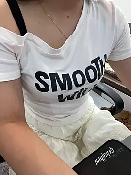 Snapshot of lee_ly chatting on April 2026 06:55:01 AM lee ly online show from April 2026 06:55:01 AM