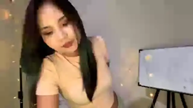 CarollFalick online show from December 2025 12:32:01 PM