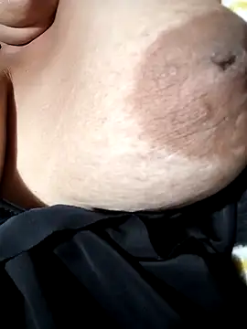 Hotmommax online show from February 2026 08:16:01 PM