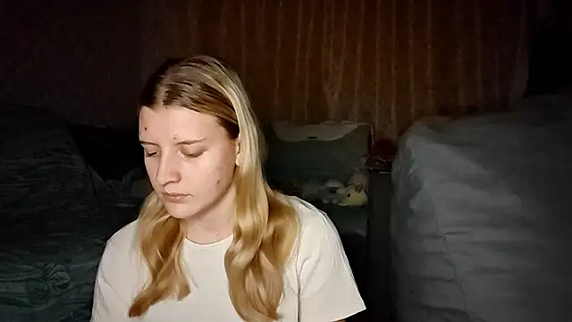 LynteriLain online show from October 2025 08:09:02 PM