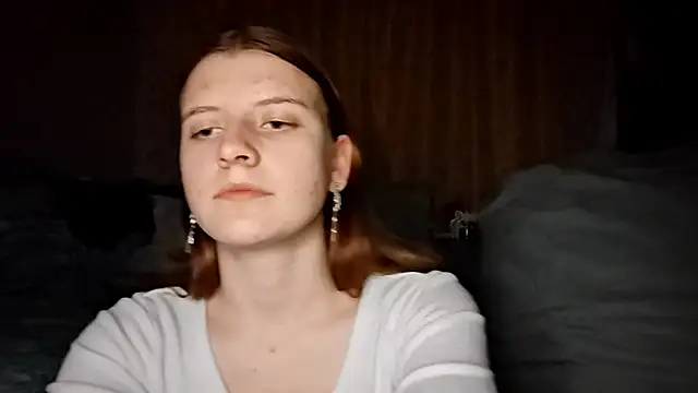 LynteriLain online show from October 2025 10:39:02 PM