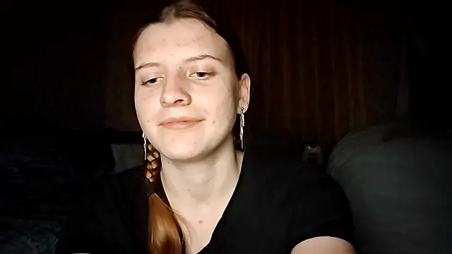 LynteriLain online show from October 2025 08:37:02 PM