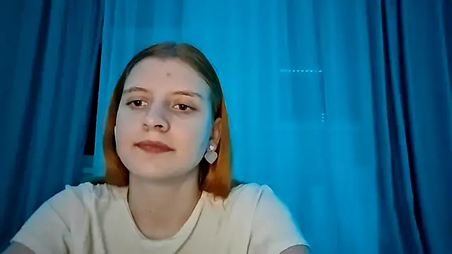 LynteriLain online show from November 2025 07:37:01 PM