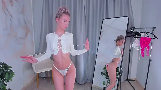 SerenaCrystall online show from March 2026 12:42:01 PM