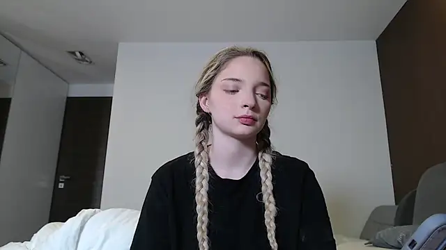 Snapshot of jessicahbelle chatting on June 2026 11:00:01 PM jessicahbelle online show from June 2026 11:00:01 PM
