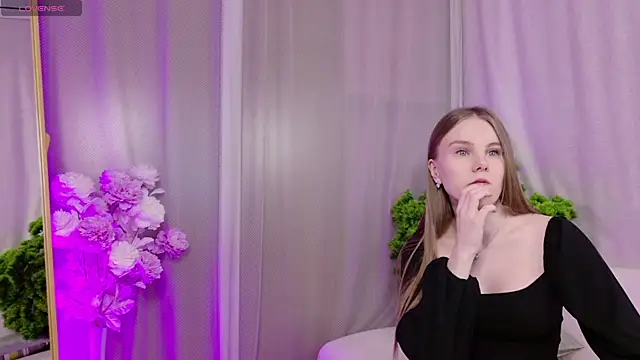 Lili Lohan online show from April 2026 05:03:01 AM