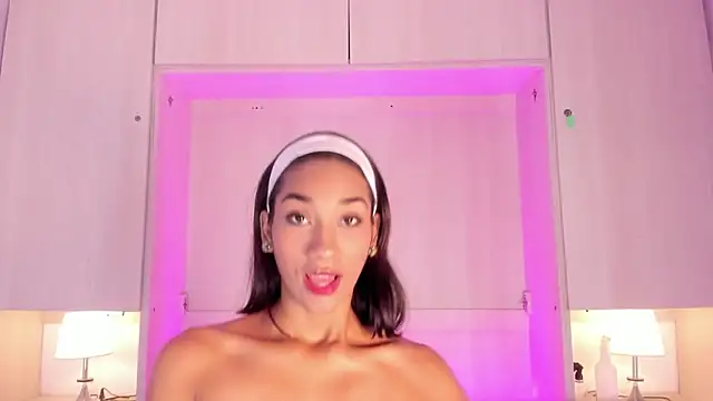 AnahiCollins online show from May 2026 11:37:02 AM