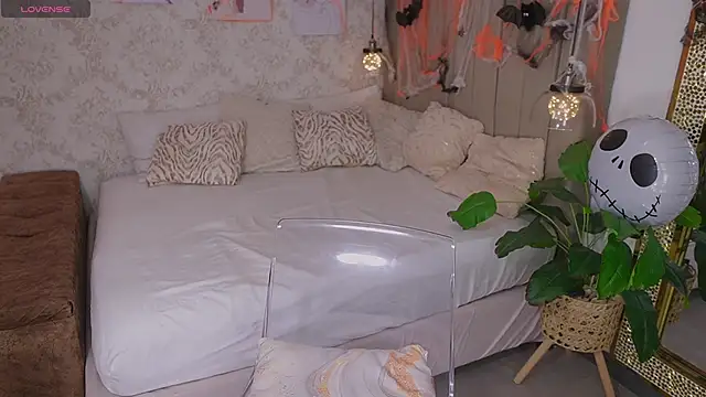 Catalina-E online show from November 2025 01:30:02 AM